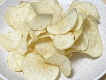 翌日もパリパリ食感で食べたい！　余ったポテトチップスを『湿気から守る』裏技とは…