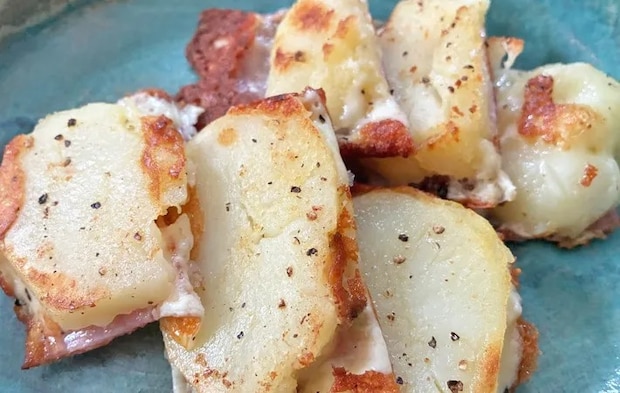 『ベーコンチーズポテト』の完成写真（撮影：エニママ）