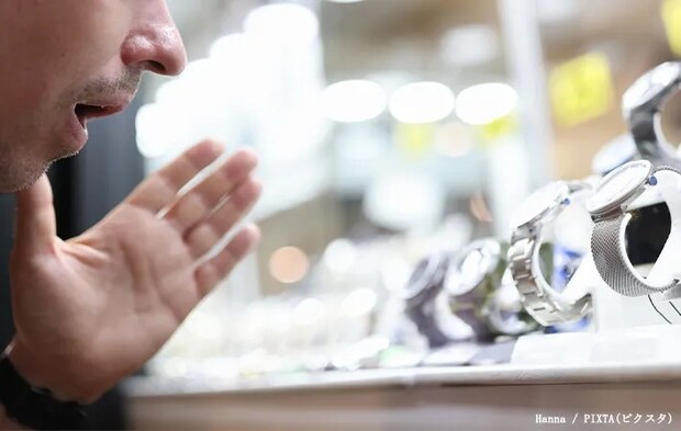 時計を買う人のイメージ