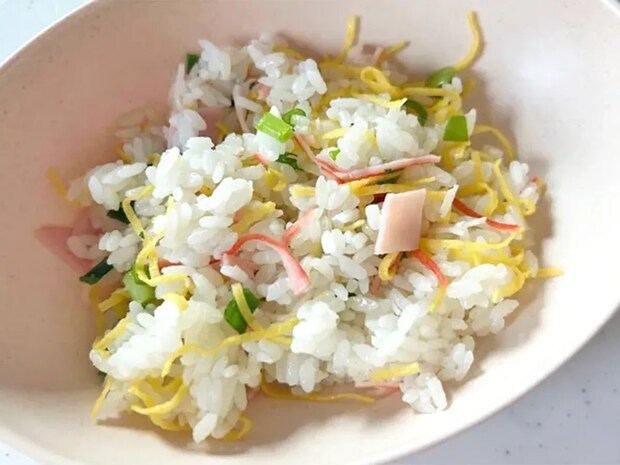 切って混ぜるだけ！　主婦が感動する『混ぜるだけ炒飯』の作り方【秒速レシピ】