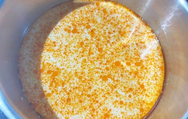 『麻婆豆腐の素で担々麵』を作る写真（撮影：エニママ）