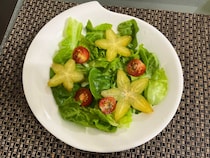 「星の形をしてる！」　枝豆の横にいた『謎の果実』を買って食べてみた