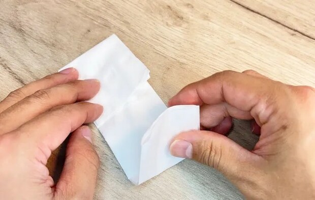 ティッシュでポテトチップスを食べる方法の写真（撮影：キジカク）