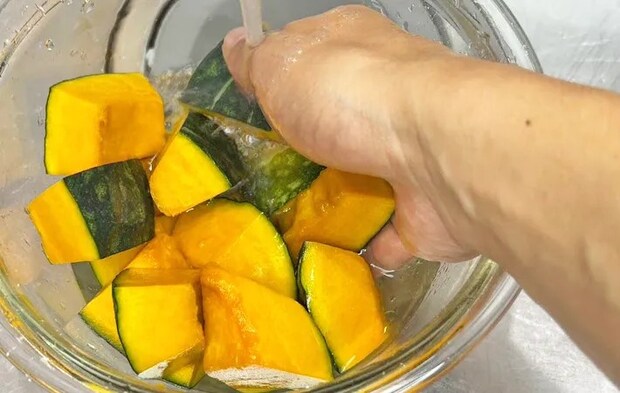 『かぼちゃの塩もみ』をする方法の写真（撮影：キジカク）