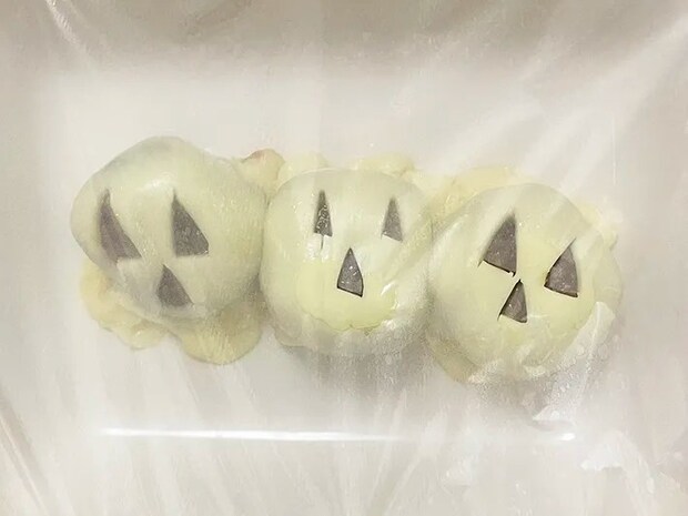 肉団子にラップをかけた写真（撮影：grape編集部）