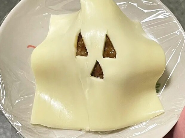 チーズをかぶせた肉団子の写真（撮影：grape編集部）