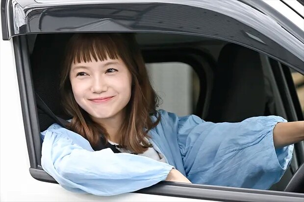 『ちょっとだけエスパー』に出演する宮﨑あおいさんが写る場面写真