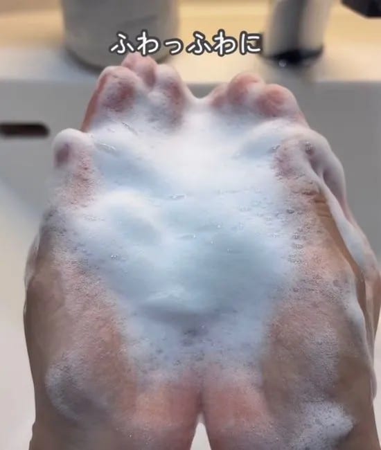 排水口ネットで泡立てた泡