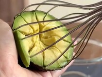 泡立て器を刺して『1周』させると？　結果に「すごい発想」「早速試す」