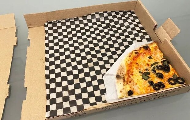 『ピザの箱で持ち帰りBOXを作る方法』の写真（撮影：キジカク）