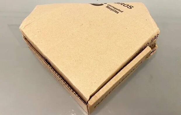 『ピザの箱で持ち帰りBOXを作る方法』の写真（撮影：キジカク）