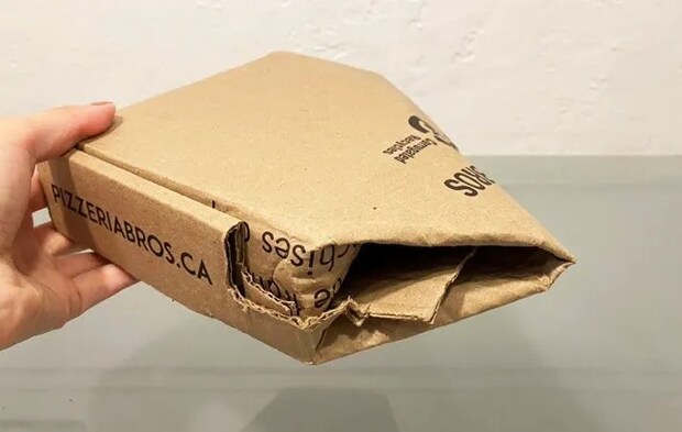 『ピザの箱で持ち帰りBOXを作る方法』の写真（撮影：キジカク）