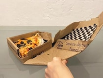 食べきれなかった宅配ピザ　持ち帰るのに箱が大きい…解決策に「すぐ試したい」