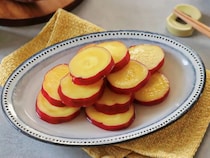 煮込んだサツマイモに加えたのは…？　企業が勧める人気調味料の活用法