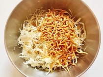 混ぜるだけで完成！ ベビースター×キャベツのやみつきレシピに「子どもが夢中になった」