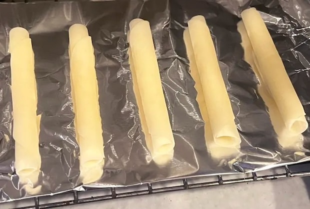 焼く前の餃子の皮クッキーの写真（撮影：grape編集部）