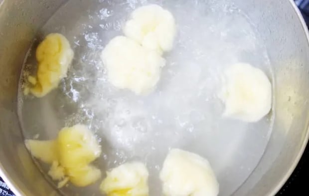 『しらたま団子』を作る写真（撮影：エニママ）