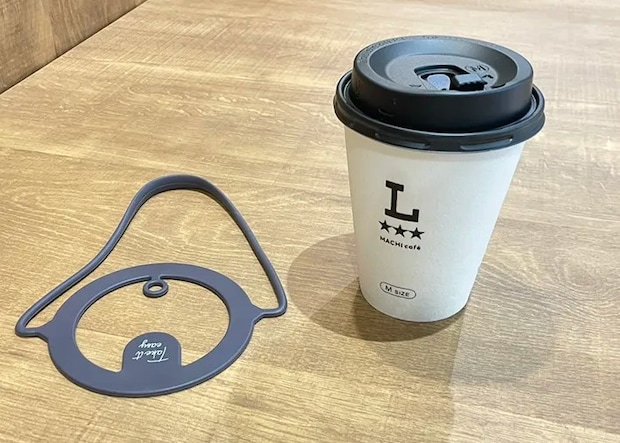 カップとカップホルダーの写真（撮影：grape編集部）