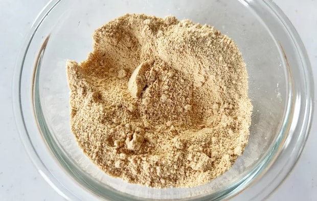 『麦茶でわらび餅』を作る写真（撮影：エニママ）