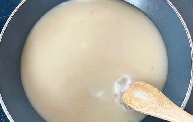 『麦茶でわらび餅』を作る写真（撮影：エニママ）