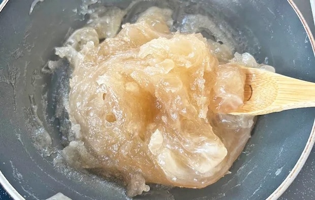 『麦茶でわらび餅』を作る写真（撮影：エニママ）