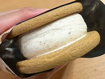 【セブン限定】大きくて分厚い『カントリーマアム』でアイスをサンド！　大優勝の一品が？