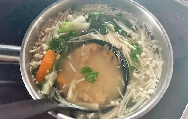 『豆乳味噌汁』を作る写真（撮影：エニママ）