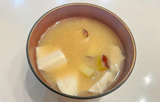 完成した『サツマイモの具だくさんみそ汁』の写真（撮影：エニママ）