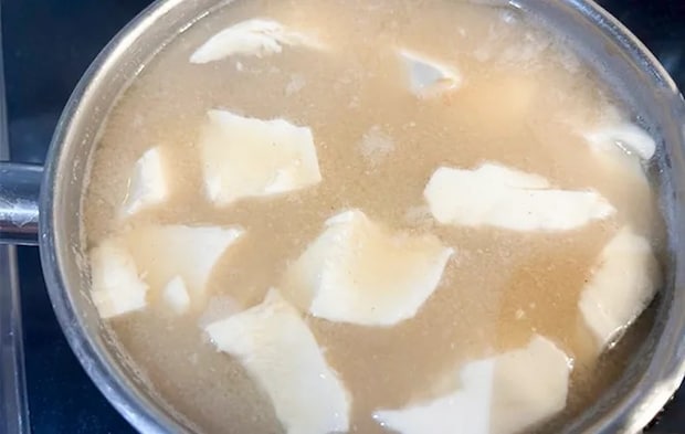 味噌を溶き入れた写真（撮影：エニママ）