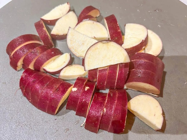 サツマイモをカットして…? いつもと違う食べ方に「毎日食べたい!」【秋レシピ】