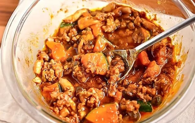 キーマカレーを作る写真（撮影：小泉明代）