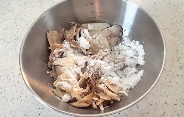 『舞茸のカリもち焼き』を作る写真（撮影：エニママ）