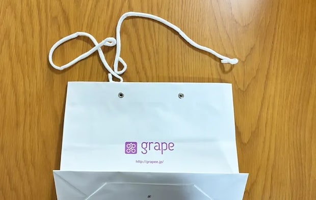 紙袋を使った収納術（撮影：grape編集部）