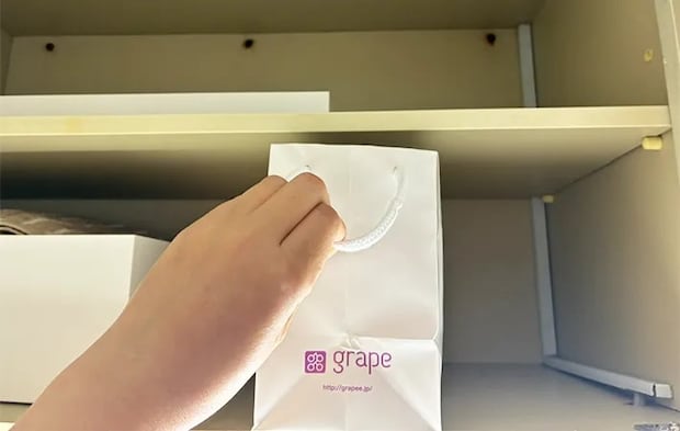 紙袋を使った収納術（撮影：grape編集部）