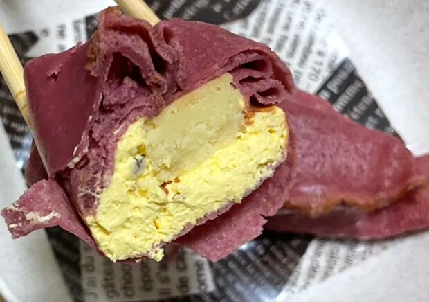 カットした『おいものクレープ』の断面写真（撮影：grape編集部）