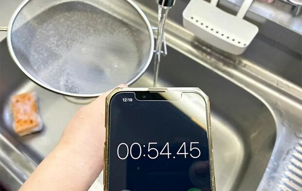 食器洗いの時間を測定（撮影：grape編集部）