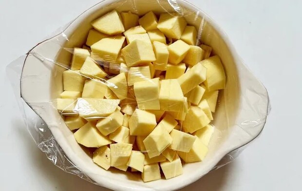 『サツマイモのバター』を作る写真（撮影：エニママ）