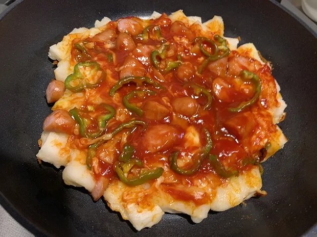 『もちピザ』の写真（撮影：grape編集部）