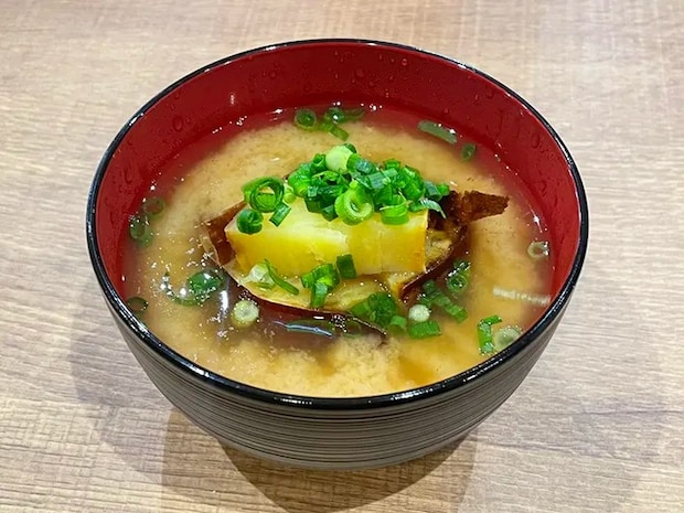 焼き芋入りみそしるの写真（撮影：grape編集部）