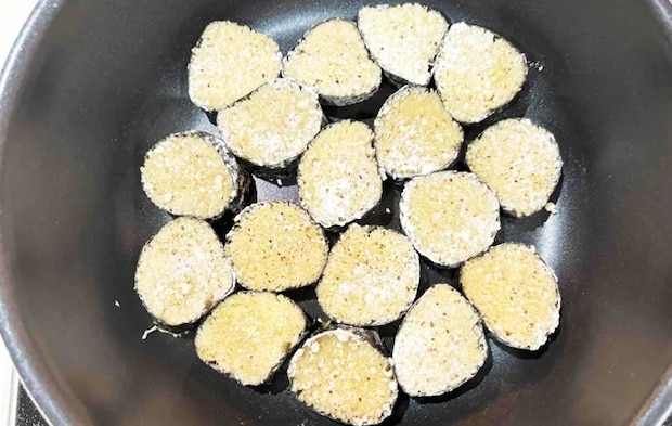 『ホタテ風エノキソテー』を作る写真（撮影：エニママ）