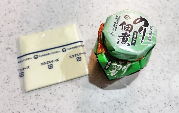 『海苔の佃煮とチーズの玉子焼き』の材料写真（撮影：エニママ）