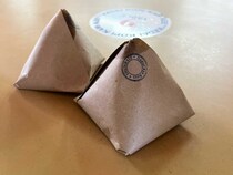 紙に包まれた『朝ご飯』を開けてみると？「１６０円でお腹いっぱい」