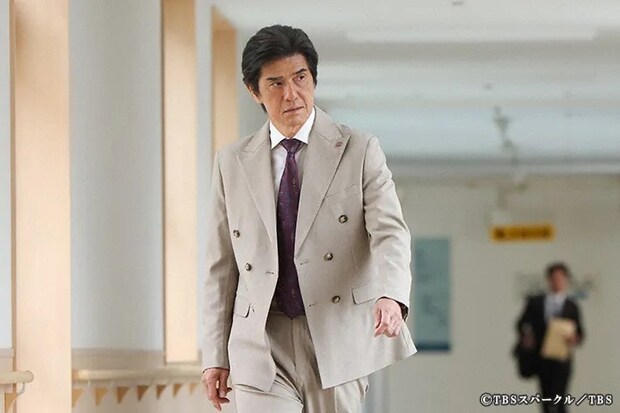 『ザ・ロイヤルファミリー』に出演する佐藤浩市さんが写る場面写真