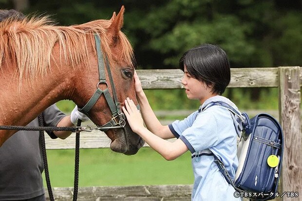 『ザ・ロイヤルファミリー』に出演する三浦綺羅さんが写る場面写真