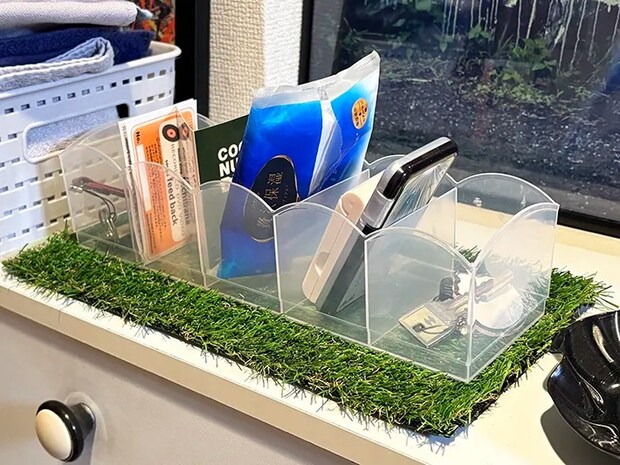 ダイソーの『人工芝』を活用した画像（撮影：grape編集部）