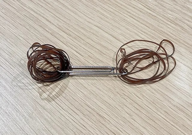 ゴムとクリップ（撮影：grape編集部）