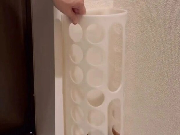 IKEAの袋ディスペンサーを傘立てに使うと? 結果に「完璧」「もう戻れない」