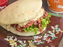 クリスマスはこれで決まり！　東京ディズニーシーの『クリスマス限定サンド』が贅沢すぎて…【実食レポ】