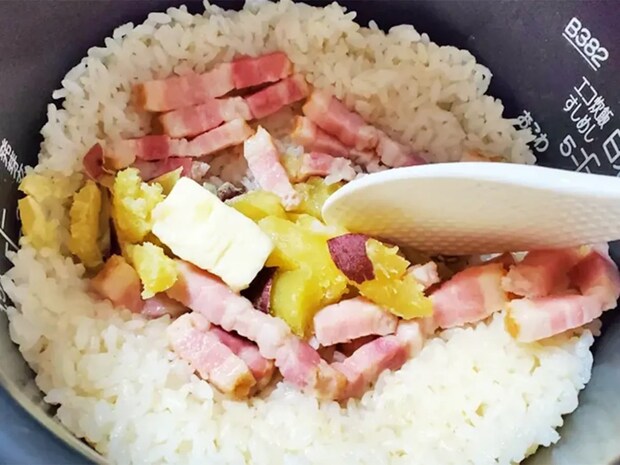 1本丸ごと、皮ごと使う！　子供がドはまりする『サツマイモの炊き込みご飯』【旬レシピ】