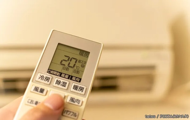 エアコンとリモコンの写真